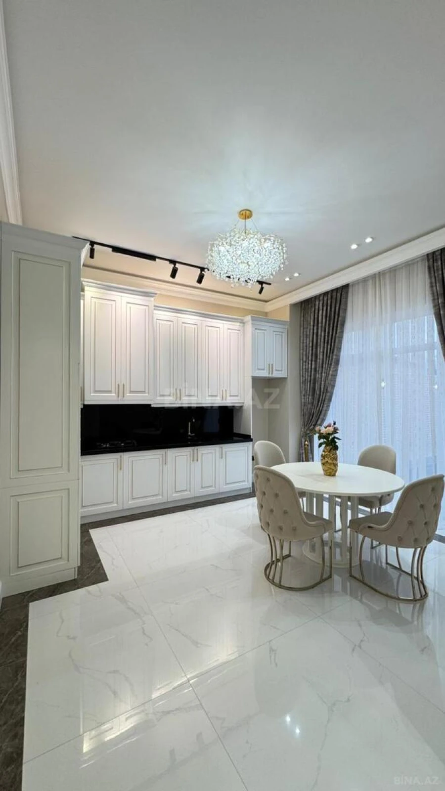 Satılır 5 otaqlı həyət evi 210 m²