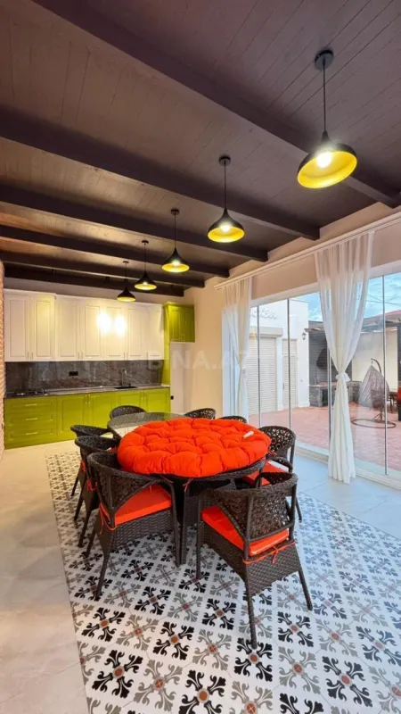 Satılır 5 otaqlı həyət evi 210 m²