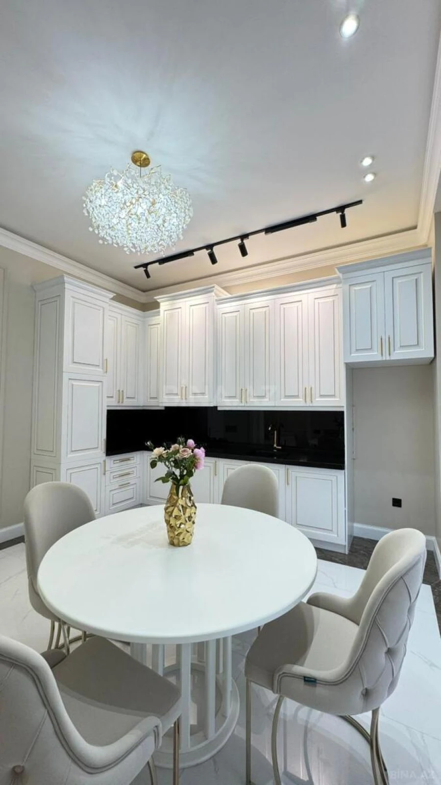 Satılır 5 otaqlı həyət evi 210 m²