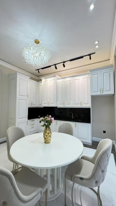 Satılır 5 otaqlı həyət evi 210 m²