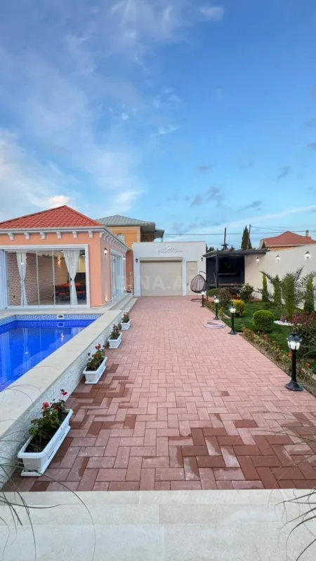 Satılır 5 otaqlı həyət evi 210 m²