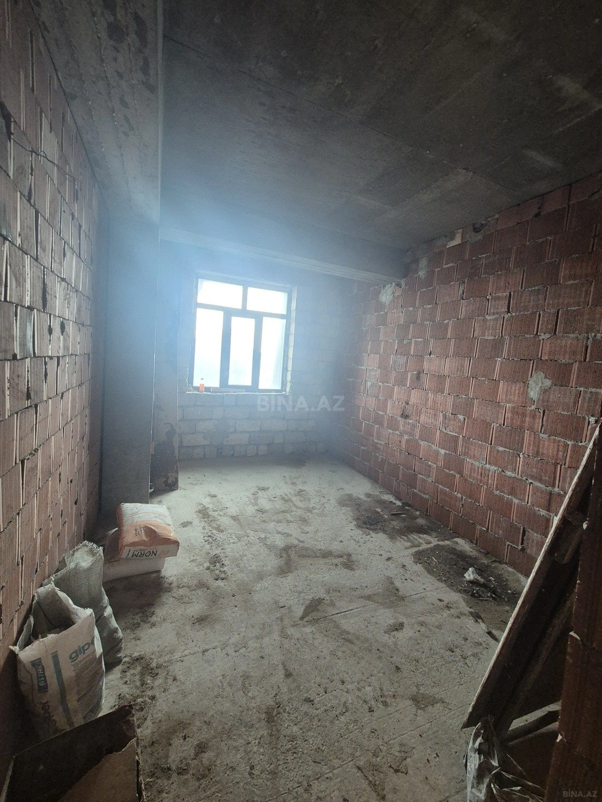 Satılır 2 otaqlı mənzil 70 m²