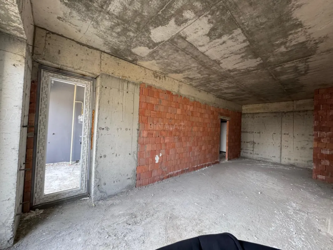 Satılır 2 otaqlı mənzil 90.8 m²