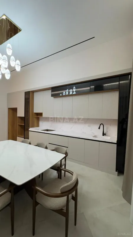 Satılır 5 otaqlı həyət evi 300 m²