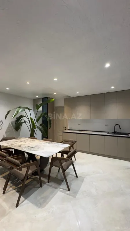 Satılır 5 otaqlı həyət evi 300 m²