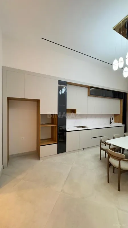 Satılır 5 otaqlı həyət evi 300 m²