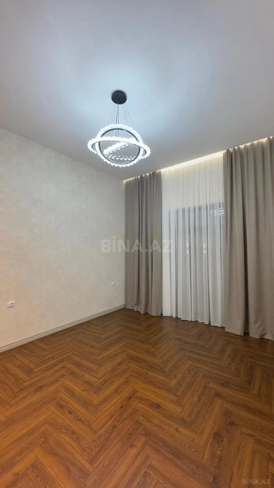 Satılır 5 otaqlı həyət evi 300 m²