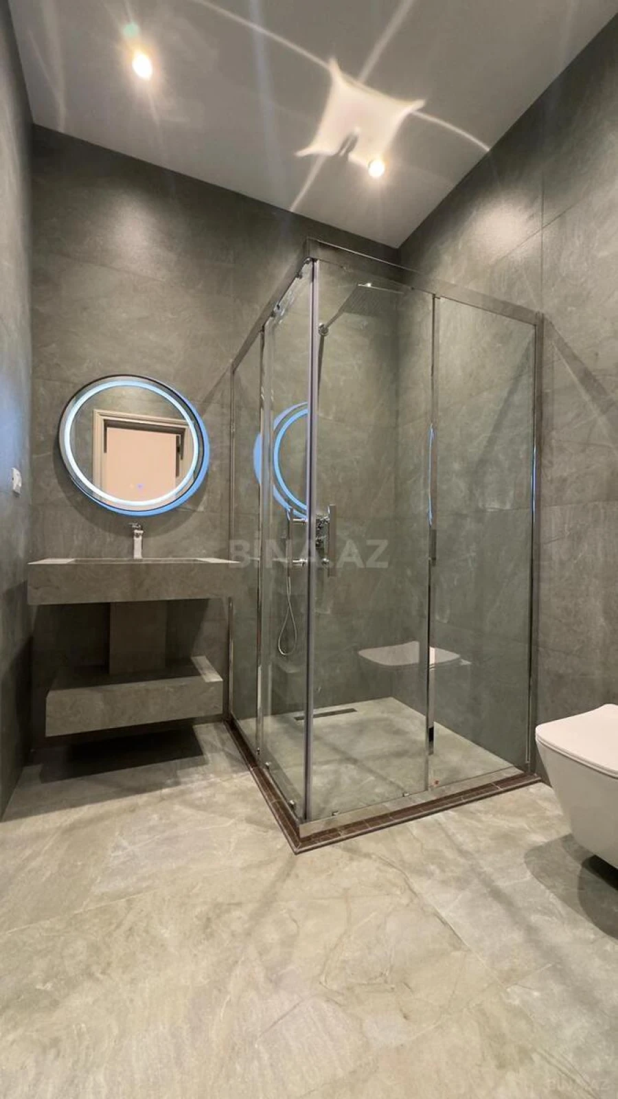 Satılır 5 otaqlı həyət evi 300 m²