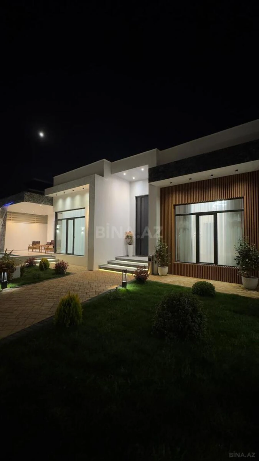 Satılır 5 otaqlı həyət evi 300 m²