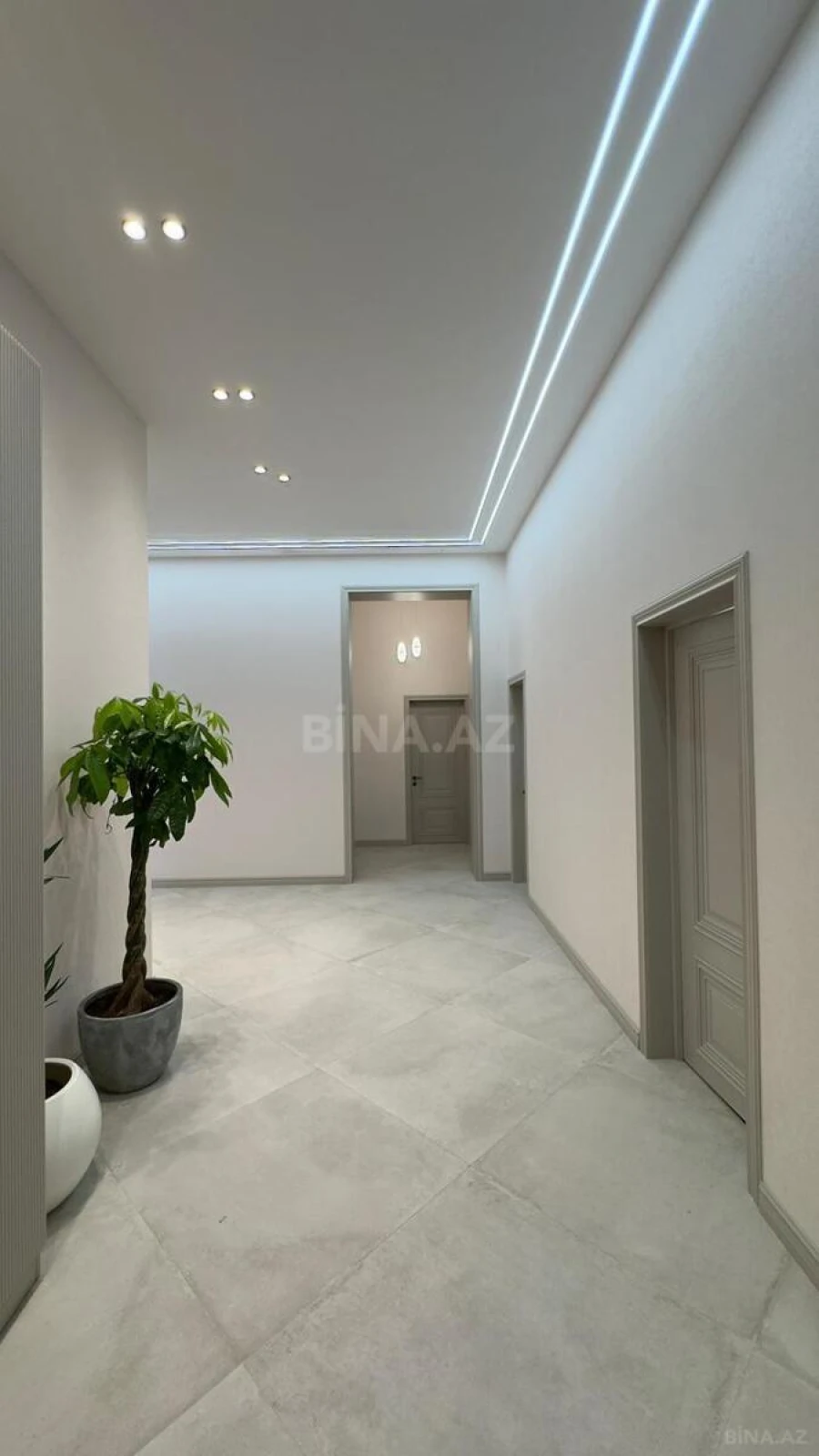 Satılır 5 otaqlı həyət evi 300 m²