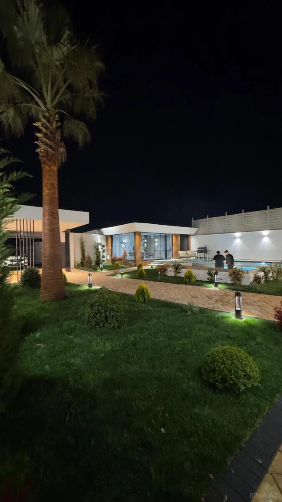 Satılır 5 otaqlı həyət evi 300 m²