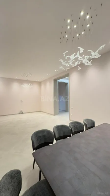 Satılır 5 otaqlı həyət evi 300 m²