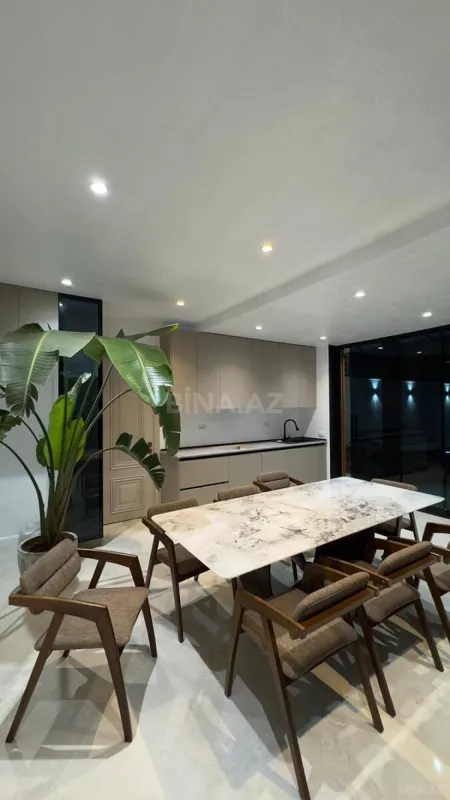 Satılır 5 otaqlı həyət evi 300 m²