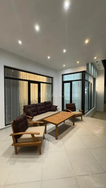 Satılır 5 otaqlı həyət evi 300 m²