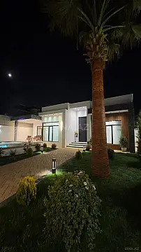 Satılır 5 otaqlı həyət evi 300 m²