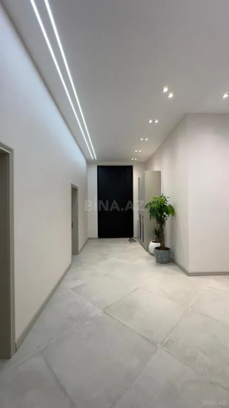 Satılır 5 otaqlı həyət evi 300 m²