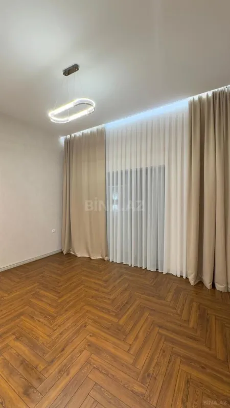 Satılır 5 otaqlı həyət evi 300 m²