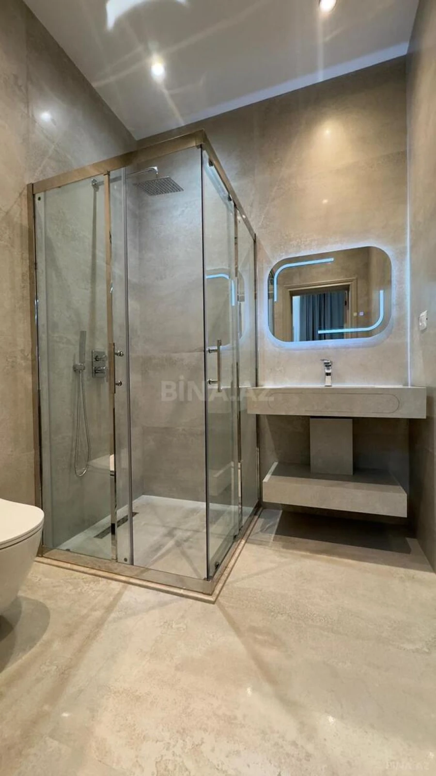 Satılır 5 otaqlı həyət evi 300 m²