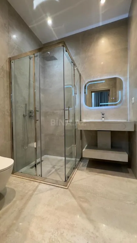 Satılır 5 otaqlı həyət evi 300 m²