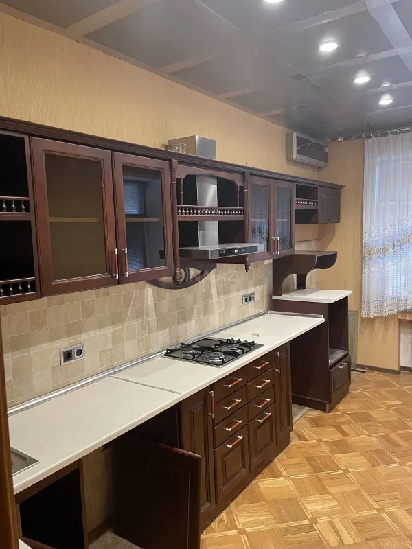 Kirayə verilir 3 otaqlı mənzil 135 m²