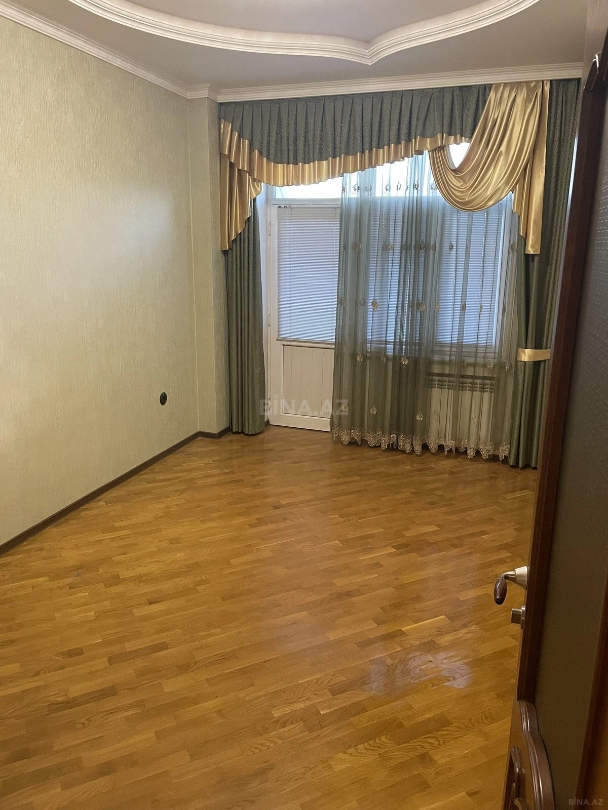 Kirayə verilir 3 otaqlı mənzil 135 m²