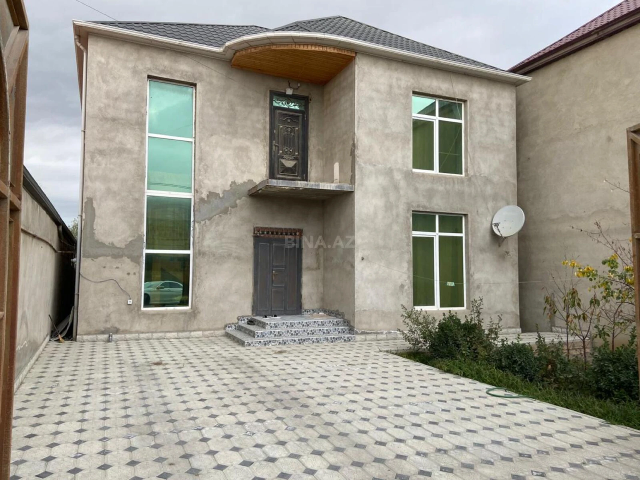 Satılır 7 otaqlı həyət evi 180 m²
