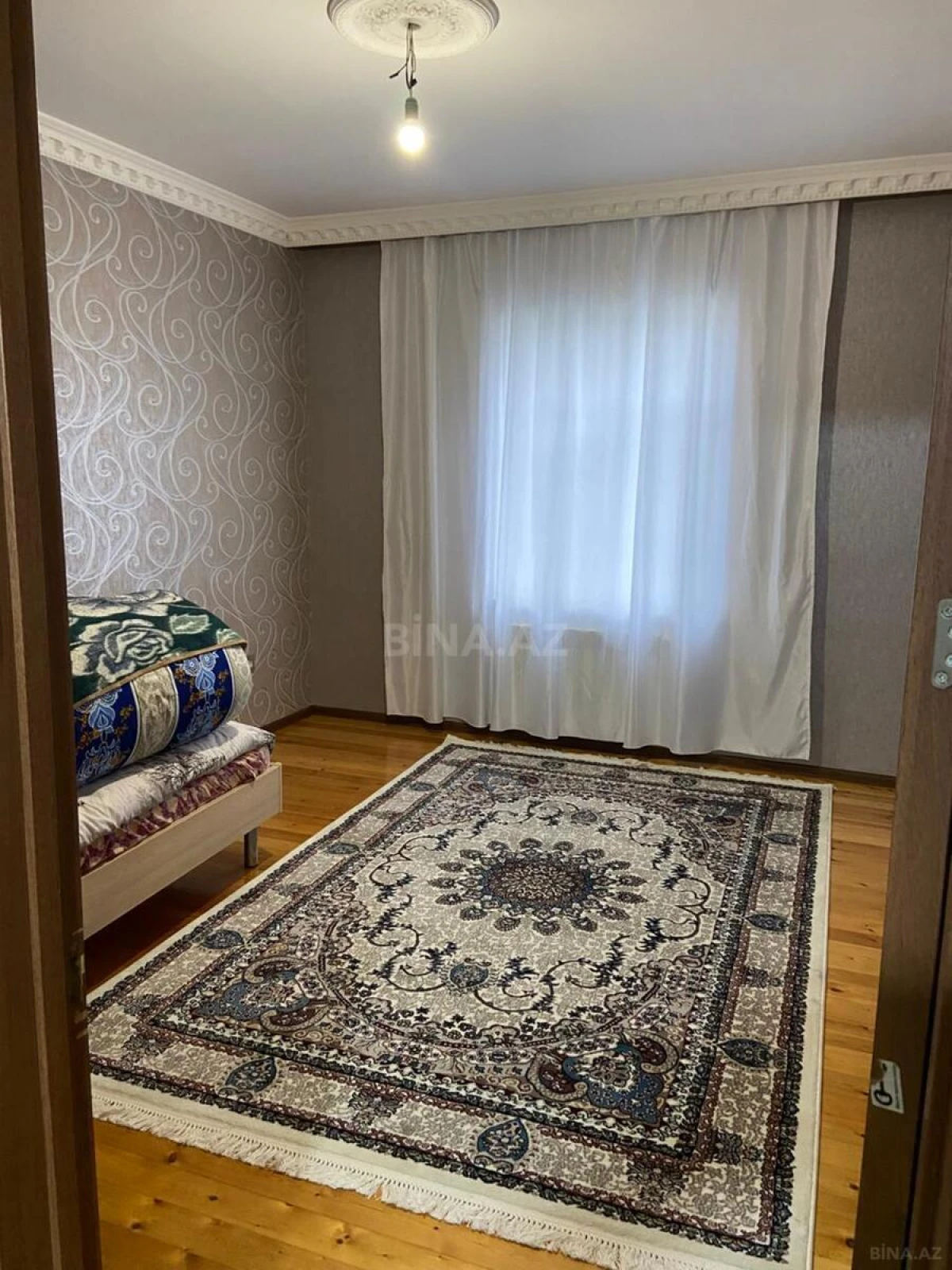 Satılır 7 otaqlı həyət evi 180 m²