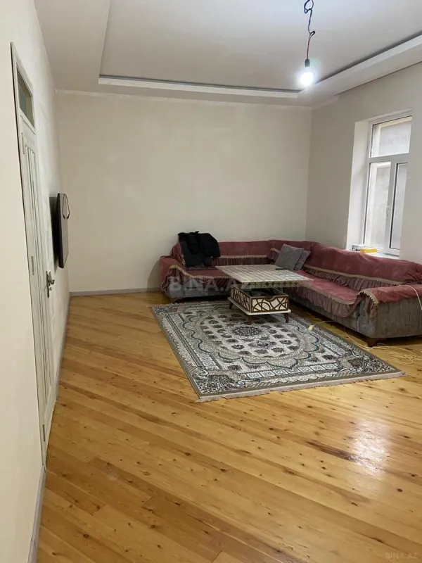 Satılır 7 otaqlı həyət evi 180 m²