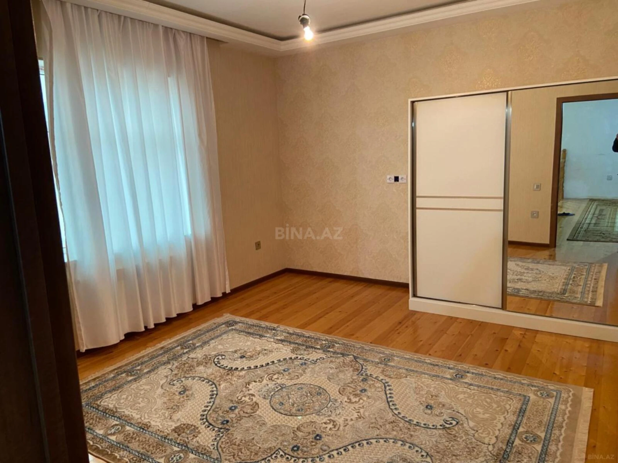 Satılır 7 otaqlı həyət evi 180 m²