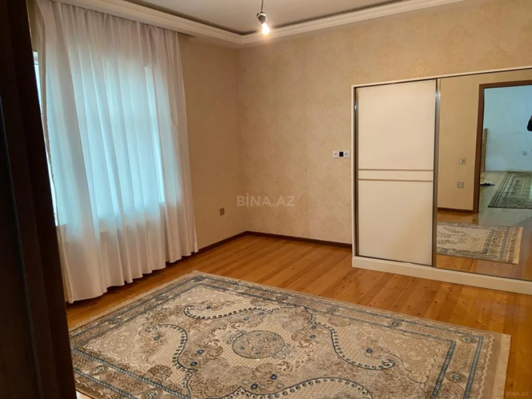 Satılır 7 otaqlı həyət evi 180 m²