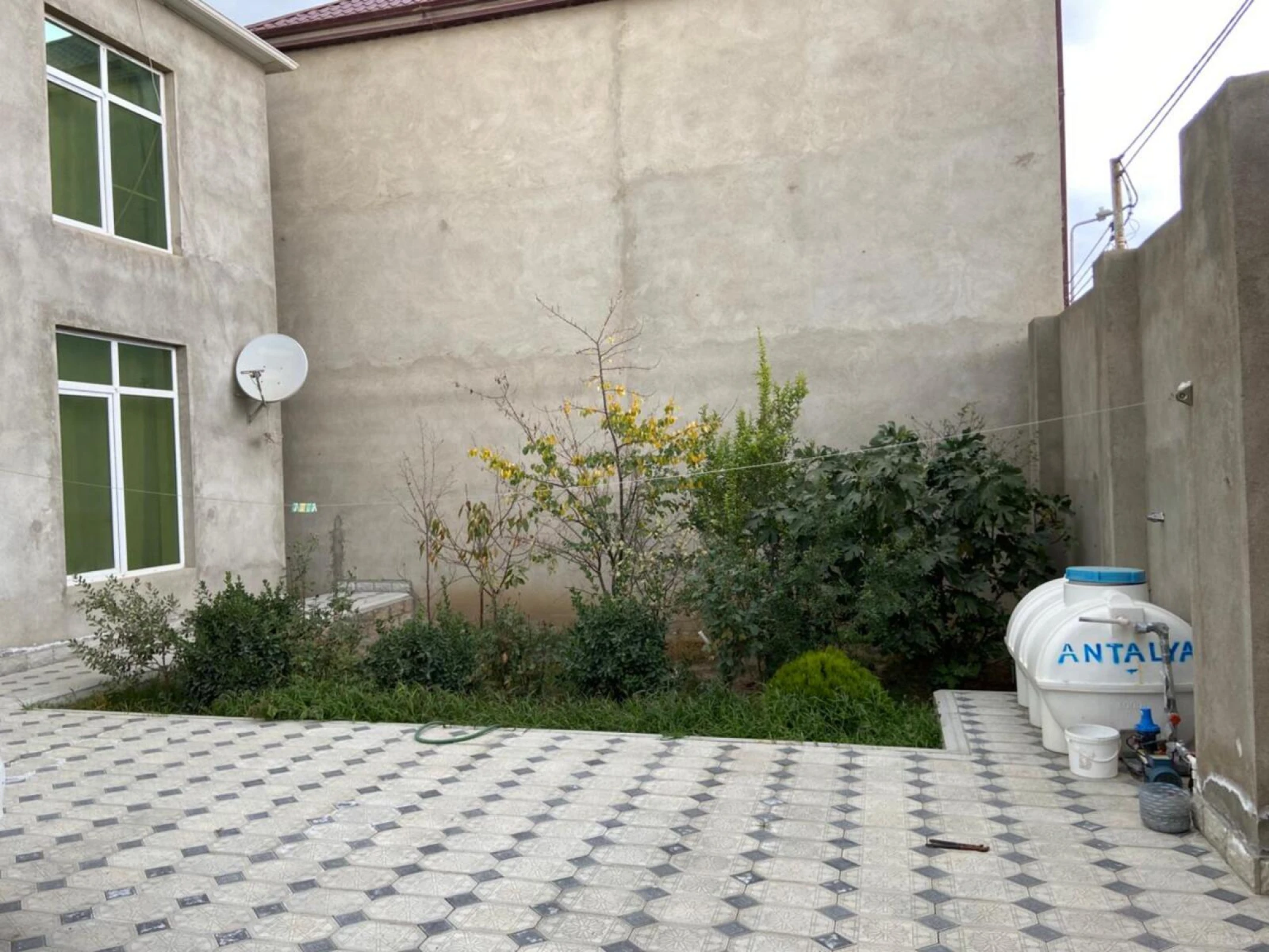 Satılır 7 otaqlı həyət evi 180 m²