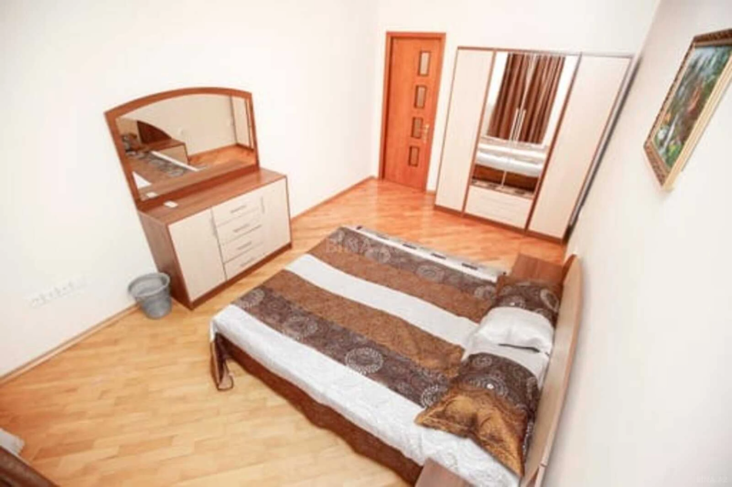 Satılır 8 otaqlı həyət evi 400 m²