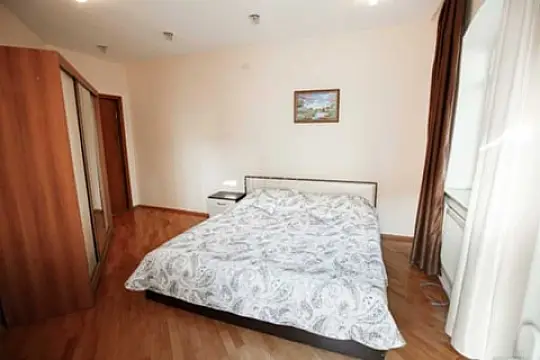 Satılır 8 otaqlı həyət evi 400 m²