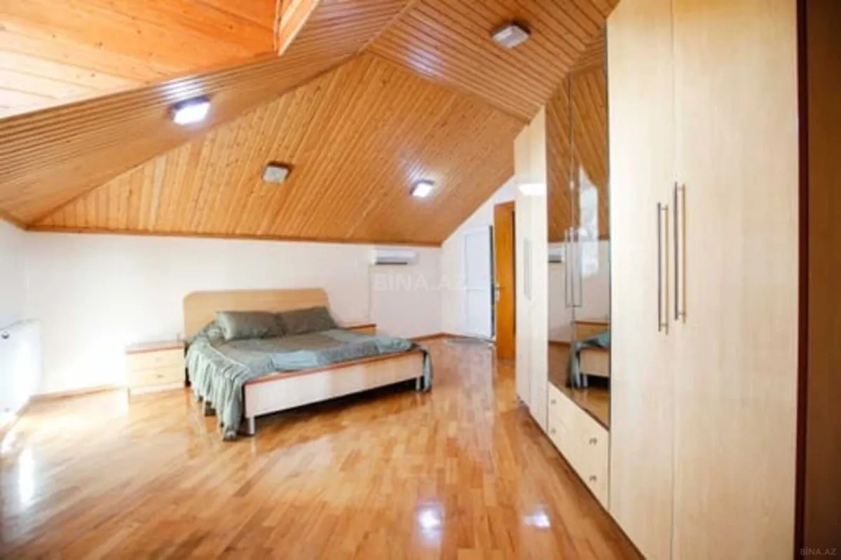 Satılır 8 otaqlı həyət evi 400 m²