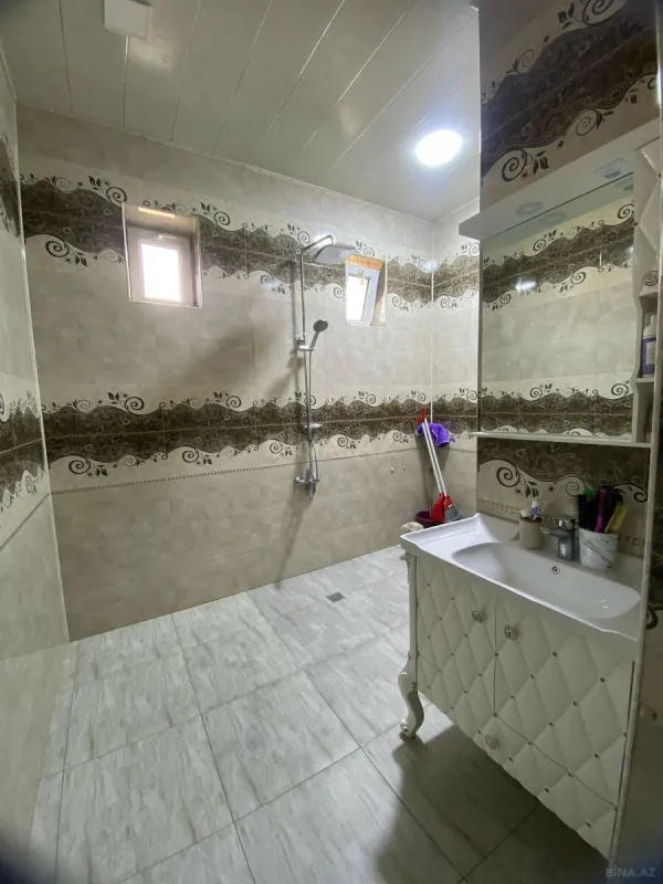 Satılır 8 otaqlı həyət evi 500 m²