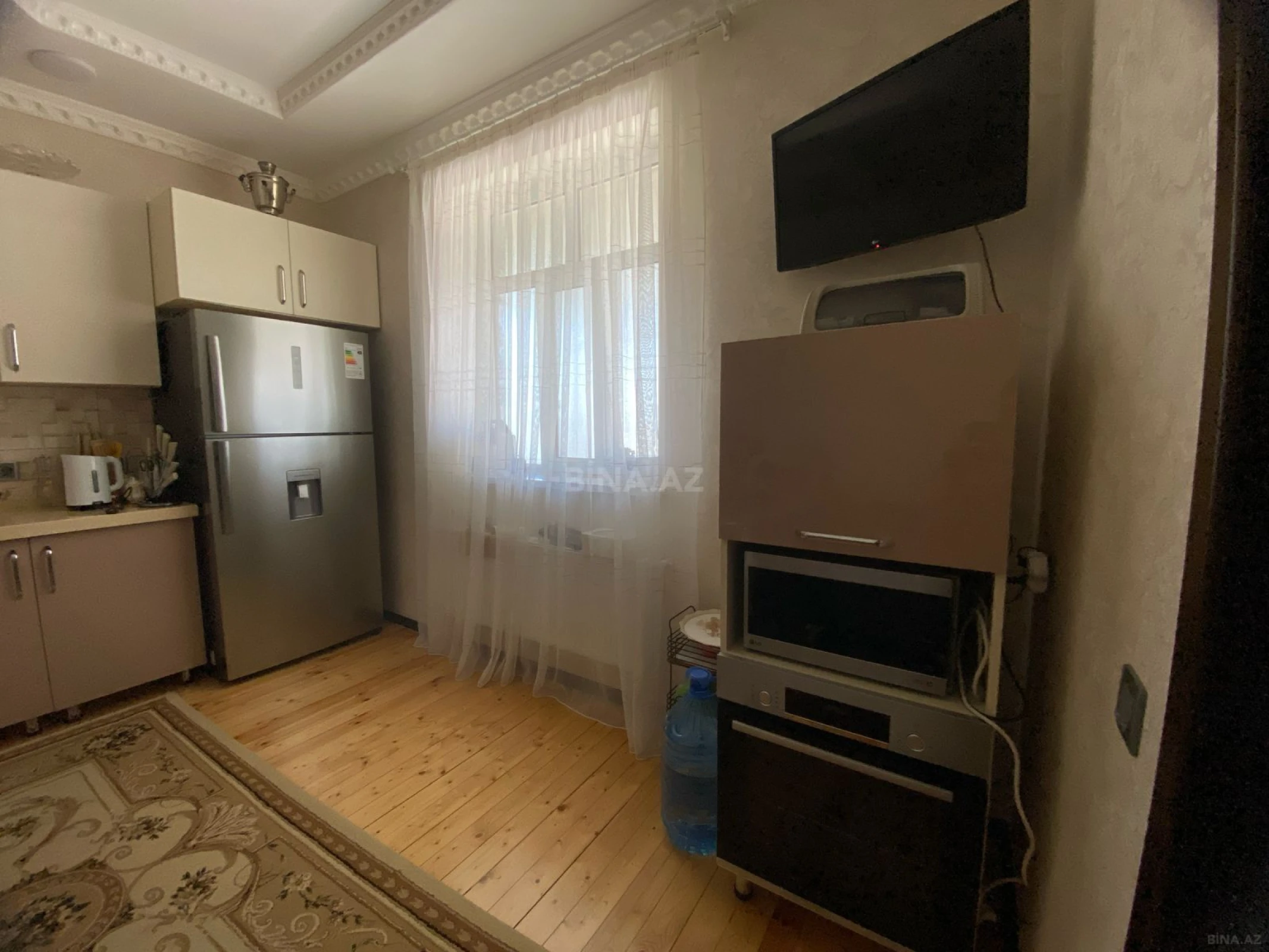 Satılır 8 otaqlı həyət evi 500 m²