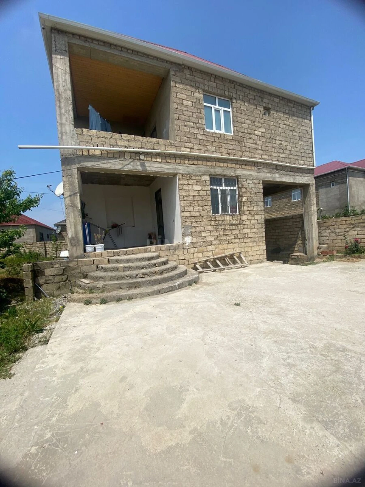Satılır 8 otaqlı həyət evi 500 m²