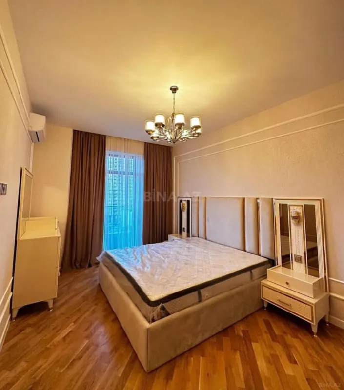Satılır 2 otaqlı mənzil 91 m²
