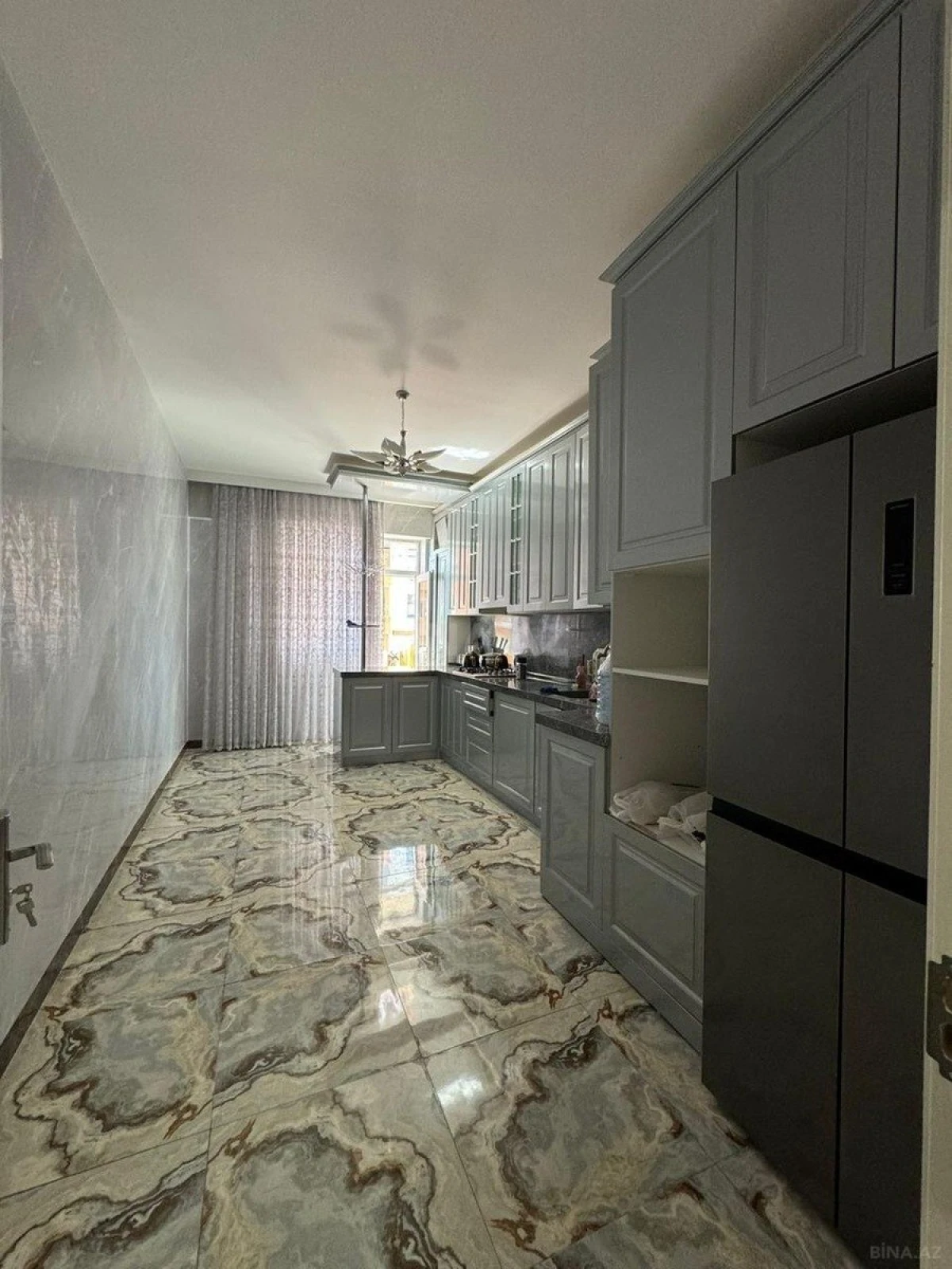 Kirayə verilir 3 otaqlı mənzil 150 m²