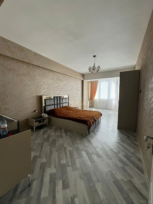 Kirayə verilir 3 otaqlı mənzil 150 m²
