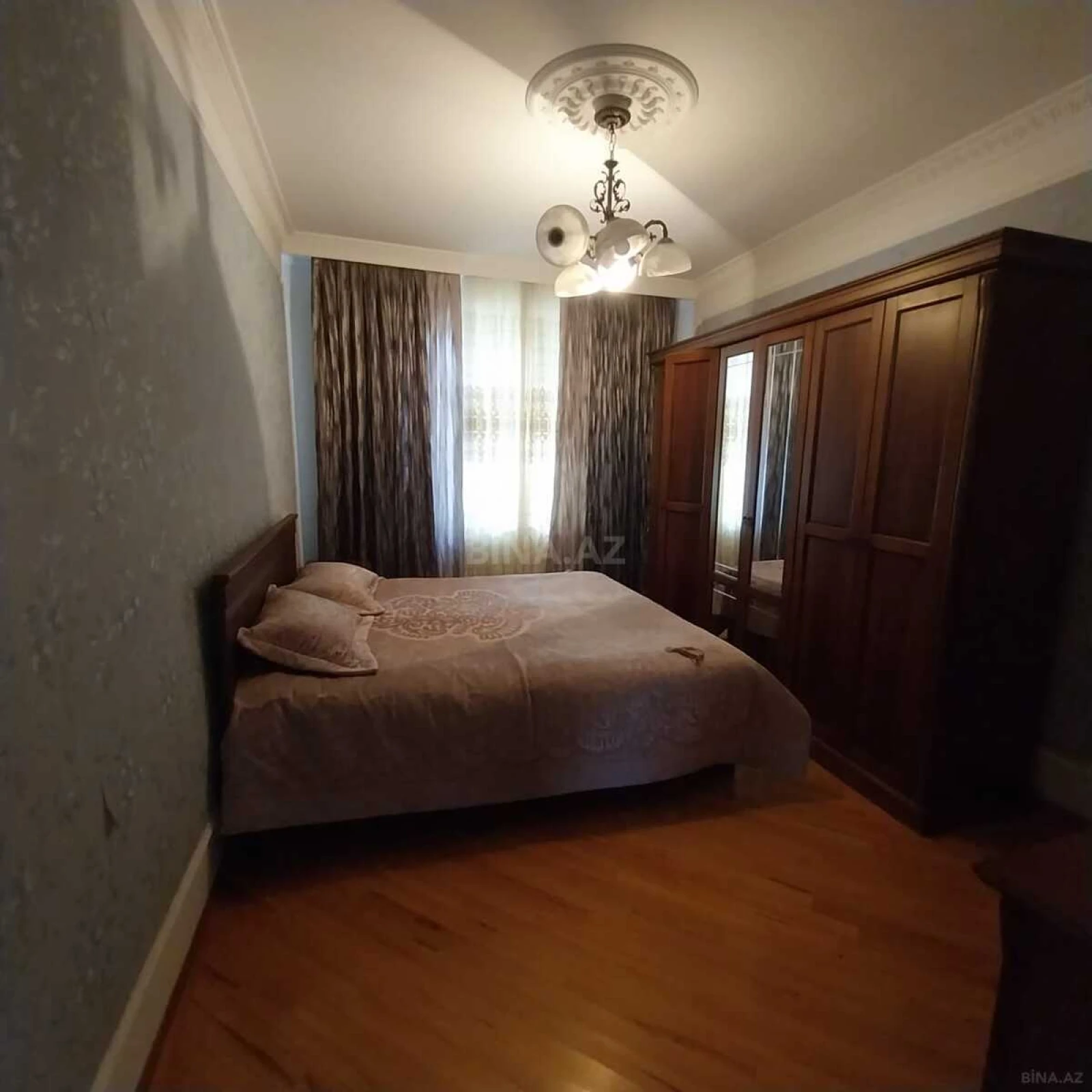 Kirayə verilir 8 otaqlı həyət evi 450 m²