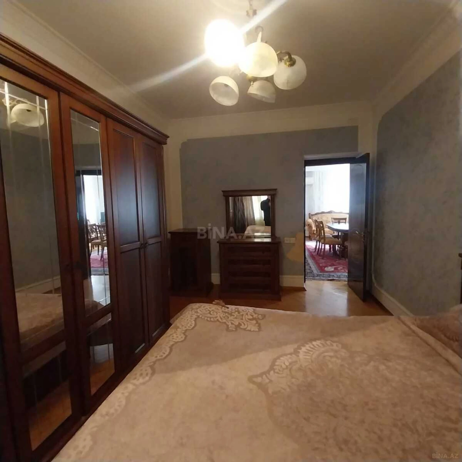Kirayə verilir 8 otaqlı həyət evi 450 m²