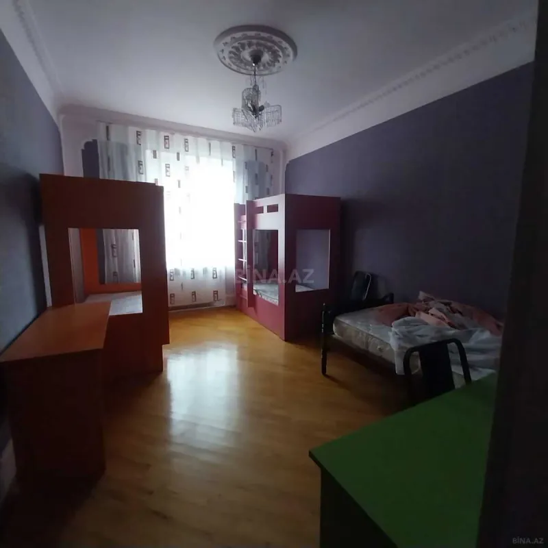 Kirayə verilir 8 otaqlı həyət evi 450 m²