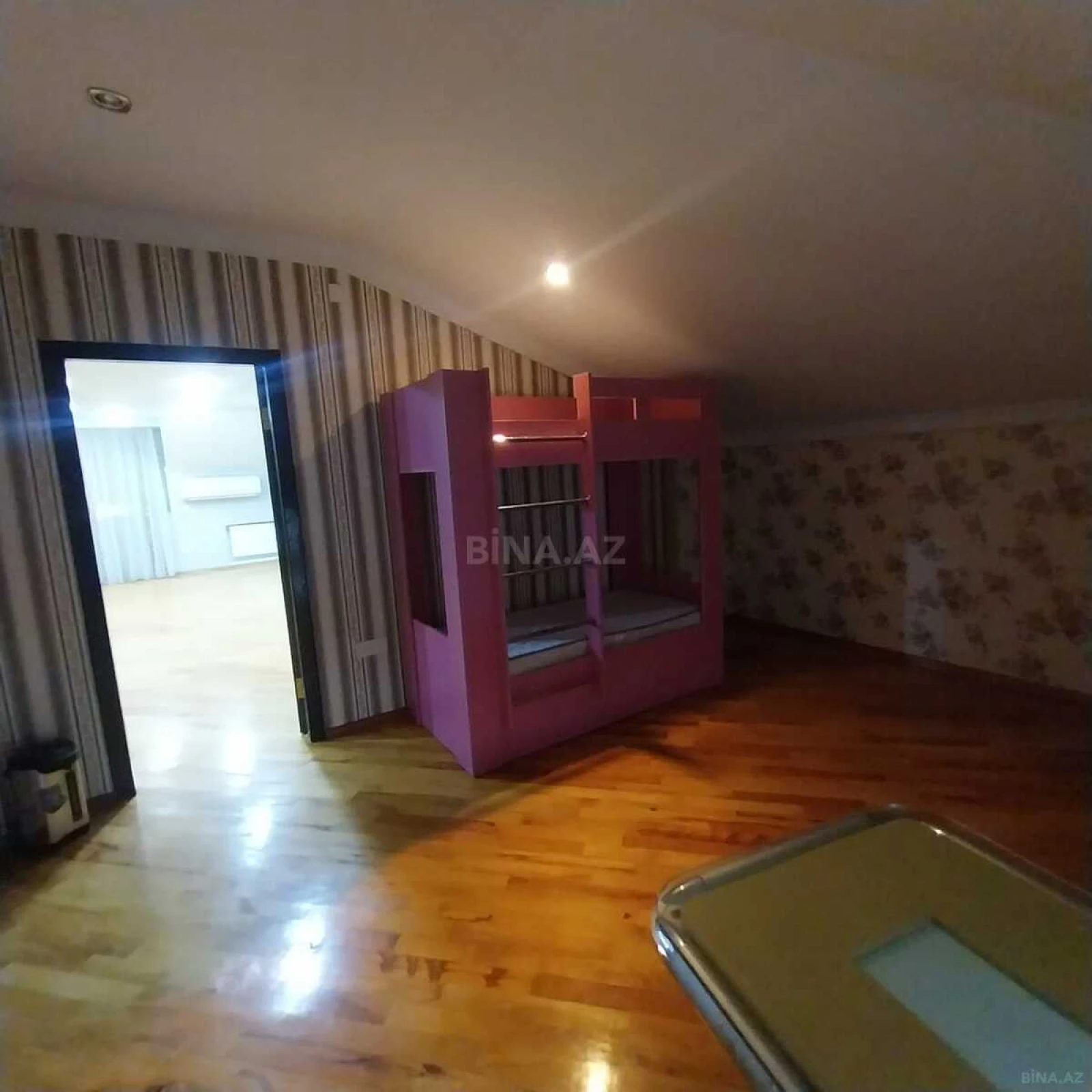 Kirayə verilir 8 otaqlı həyət evi 450 m²