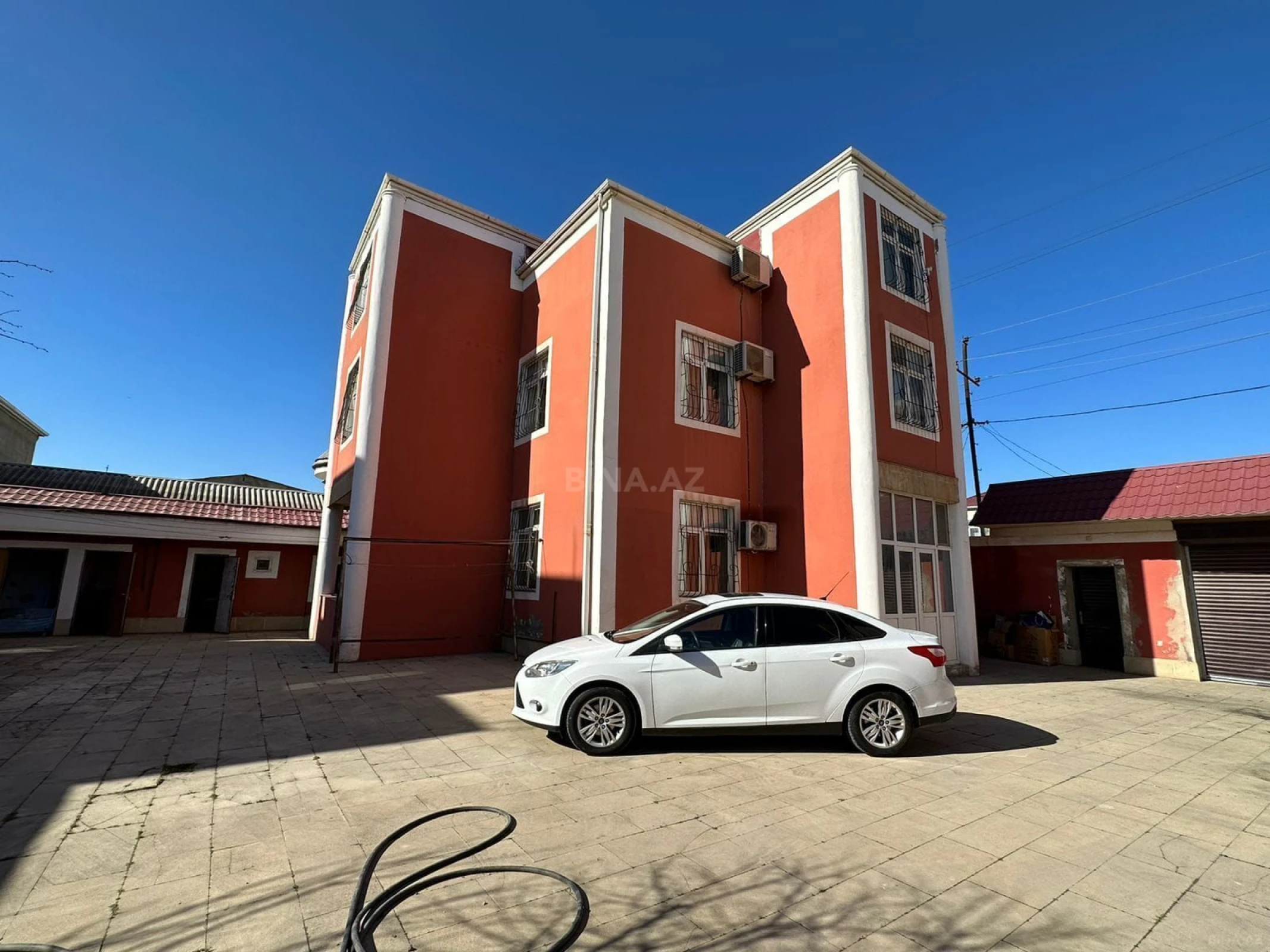 Kirayə verilir 8 otaqlı həyət evi 450 m²