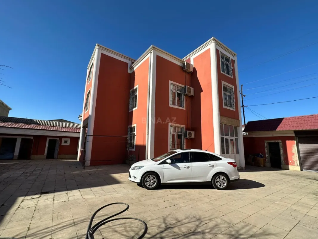Kirayə verilir 8 otaqlı həyət evi 450 m²