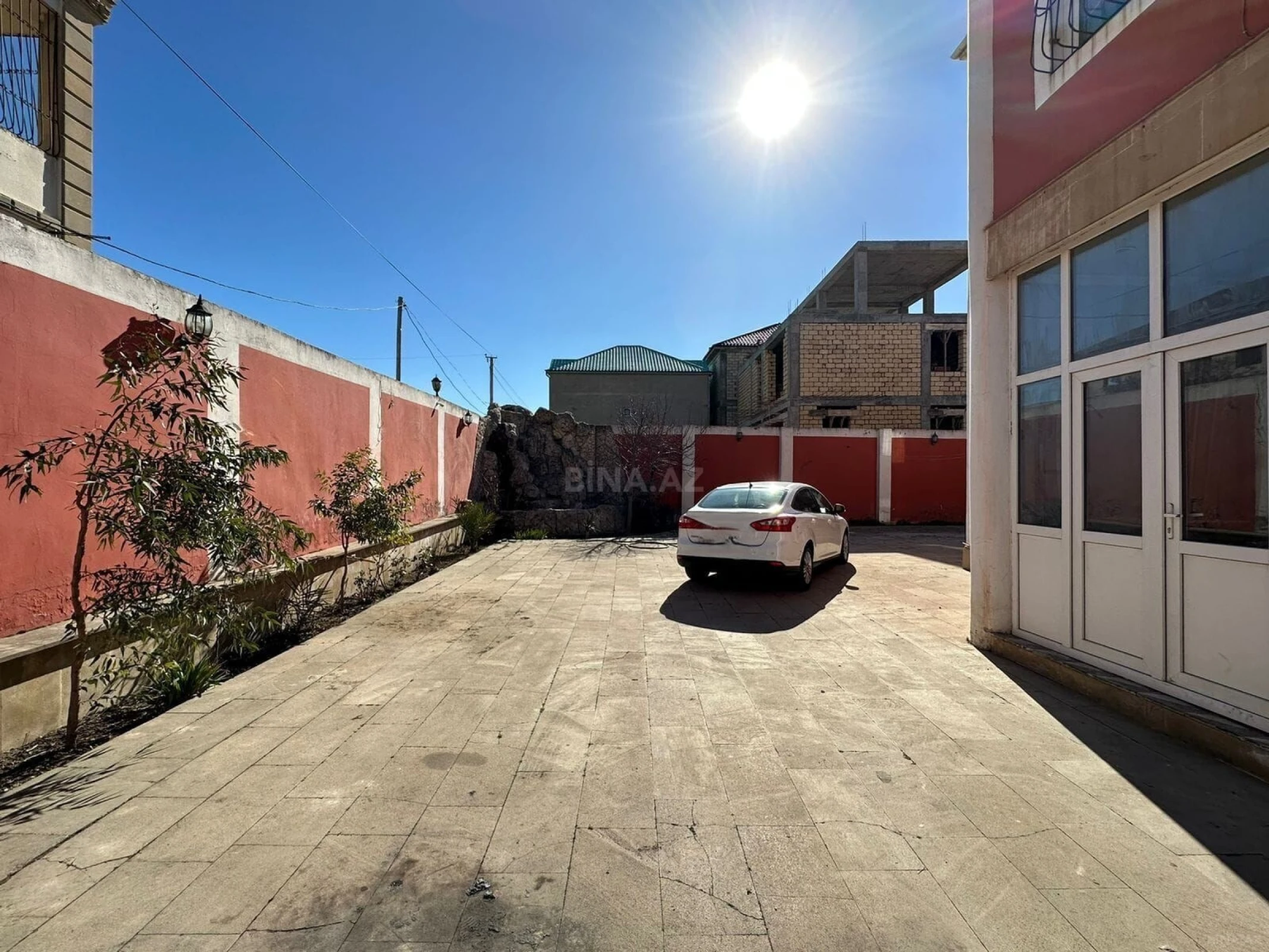 Kirayə verilir 8 otaqlı həyət evi 450 m²