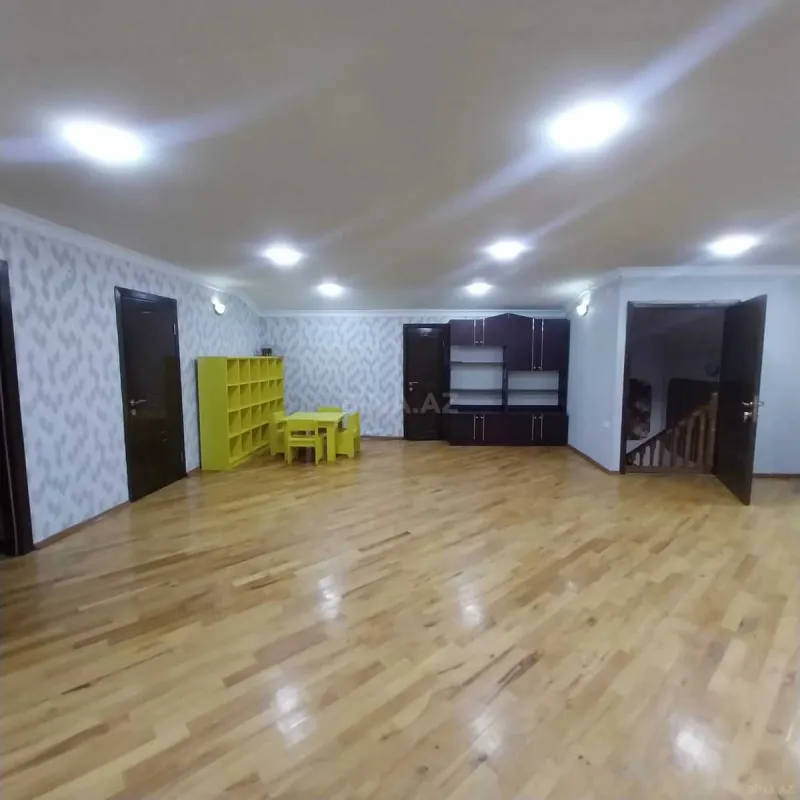 Kirayə verilir 8 otaqlı həyət evi 450 m²