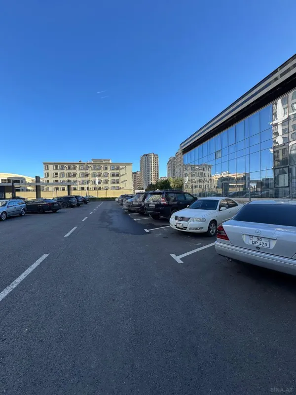 Satılır 3 otaqlı mənzil 146.4 m²