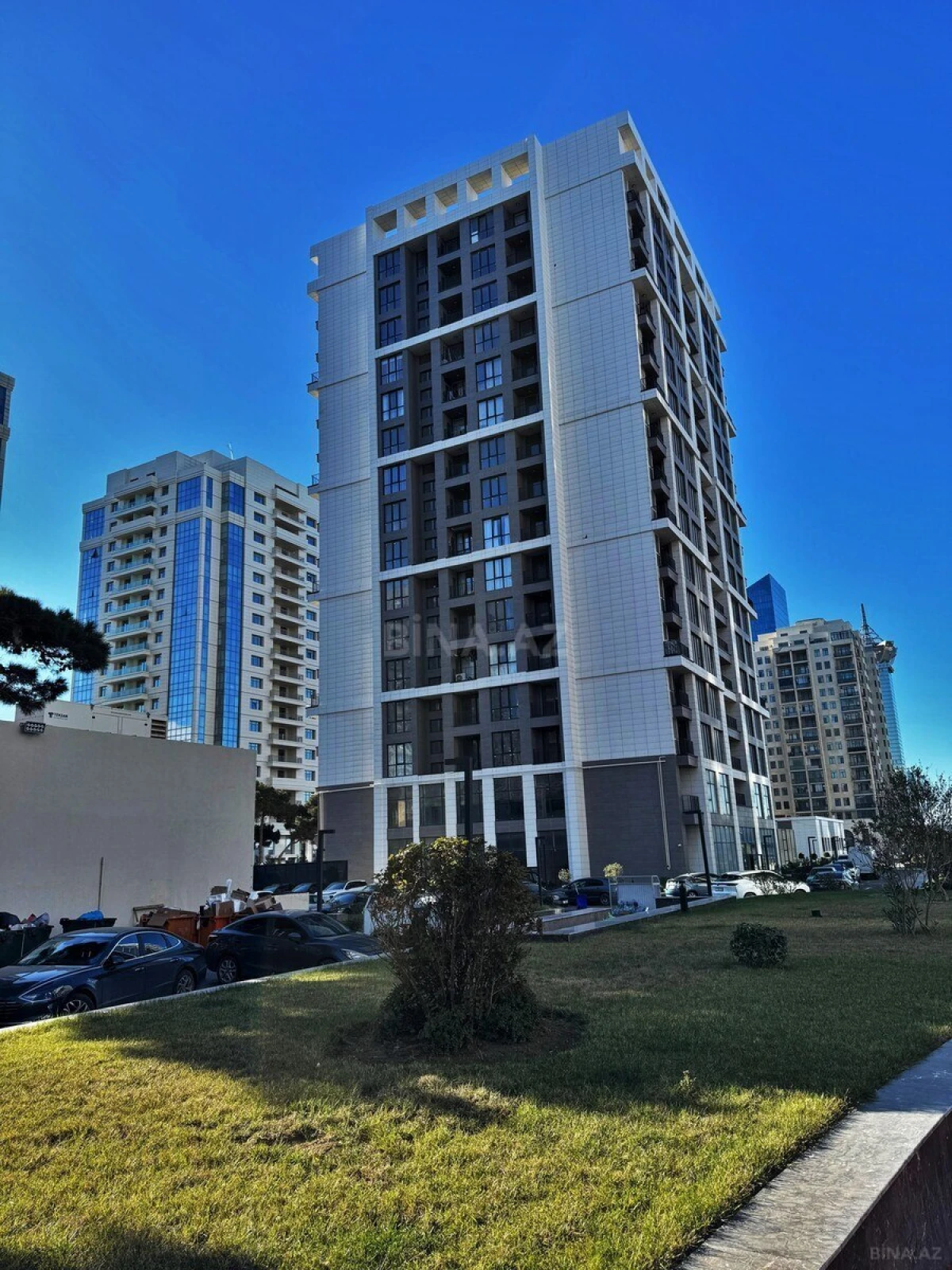 Satılır 3 otaqlı mənzil 146.4 m²